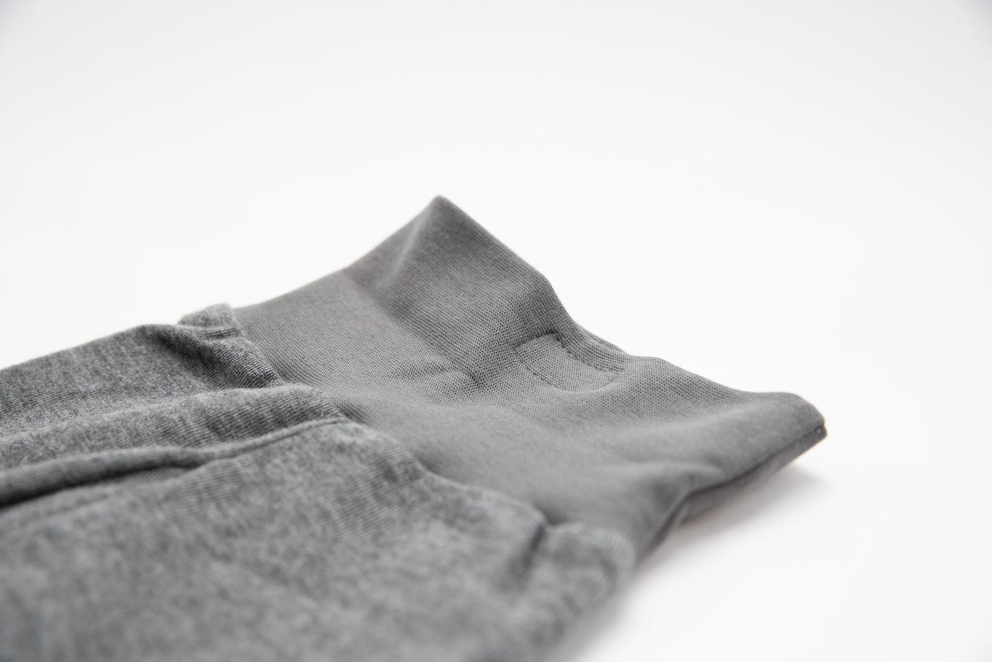 Babyhose mit Nabelbund und Beinumschlag, beere | Wolle Seide | Lilano