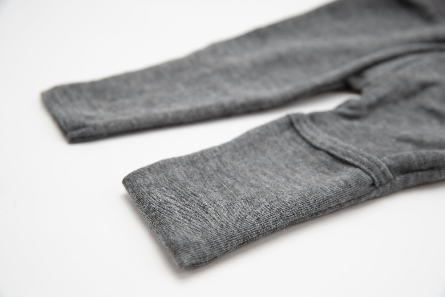 Babyhose mit Nabelbund und Beinumschlag, beere | Wolle Seide | Lilano
