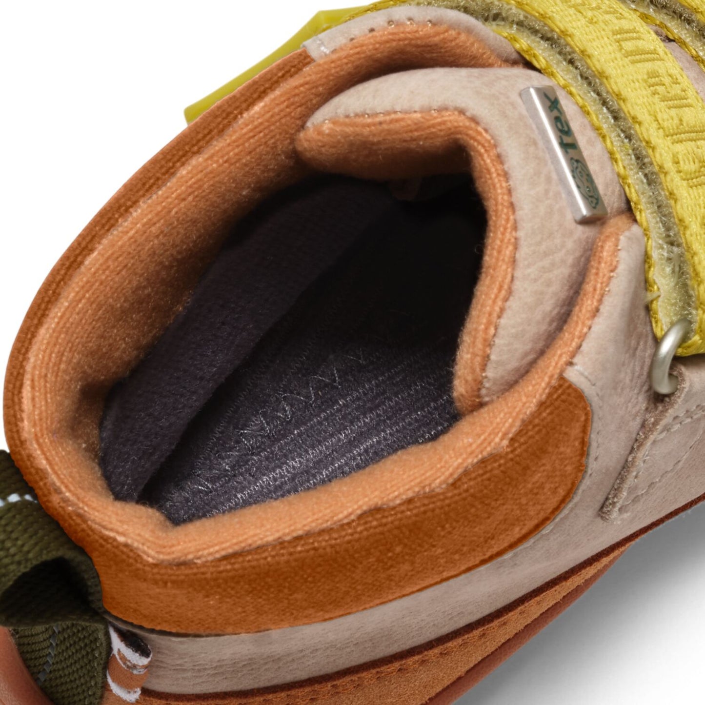 affenzahn-leder-friendy-barfussschuh-herbst-katze-nahaufnahme sohle