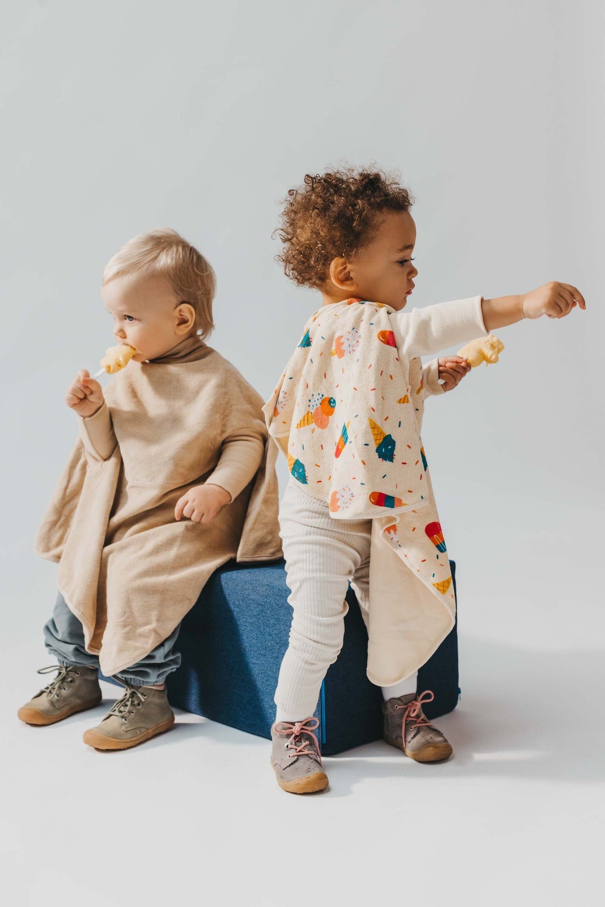 Lätzchen "Boo" aus Frottee, wasserdicht. Oatmilk | Little Casimir