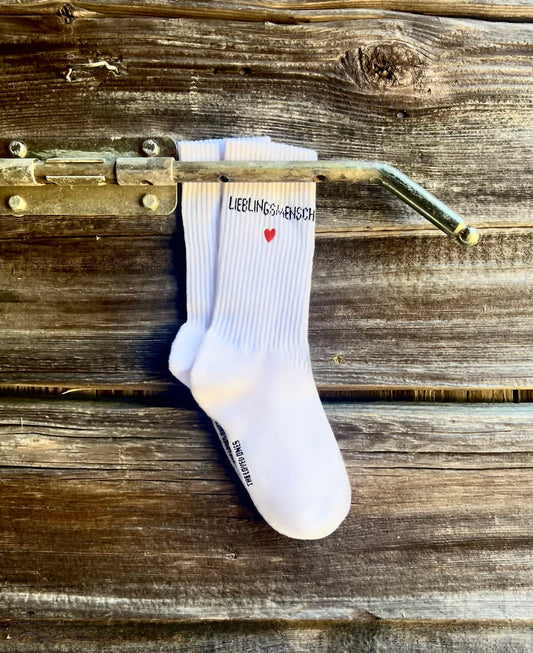 Lieblingsmensch mit Herzstickerei Socken - weiß - Biobaumwolle | LOONES