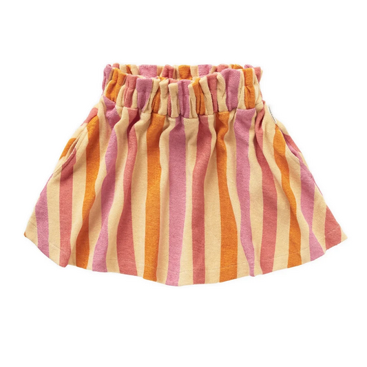 Luftiger Rock. Skaterstyle. Gestreift