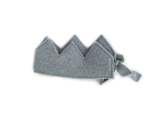 Handgefertigte Walk Krone für Kindergeburtstag: Nachhaltig, weich & vielseitig! Rauchblau | HALFEN
