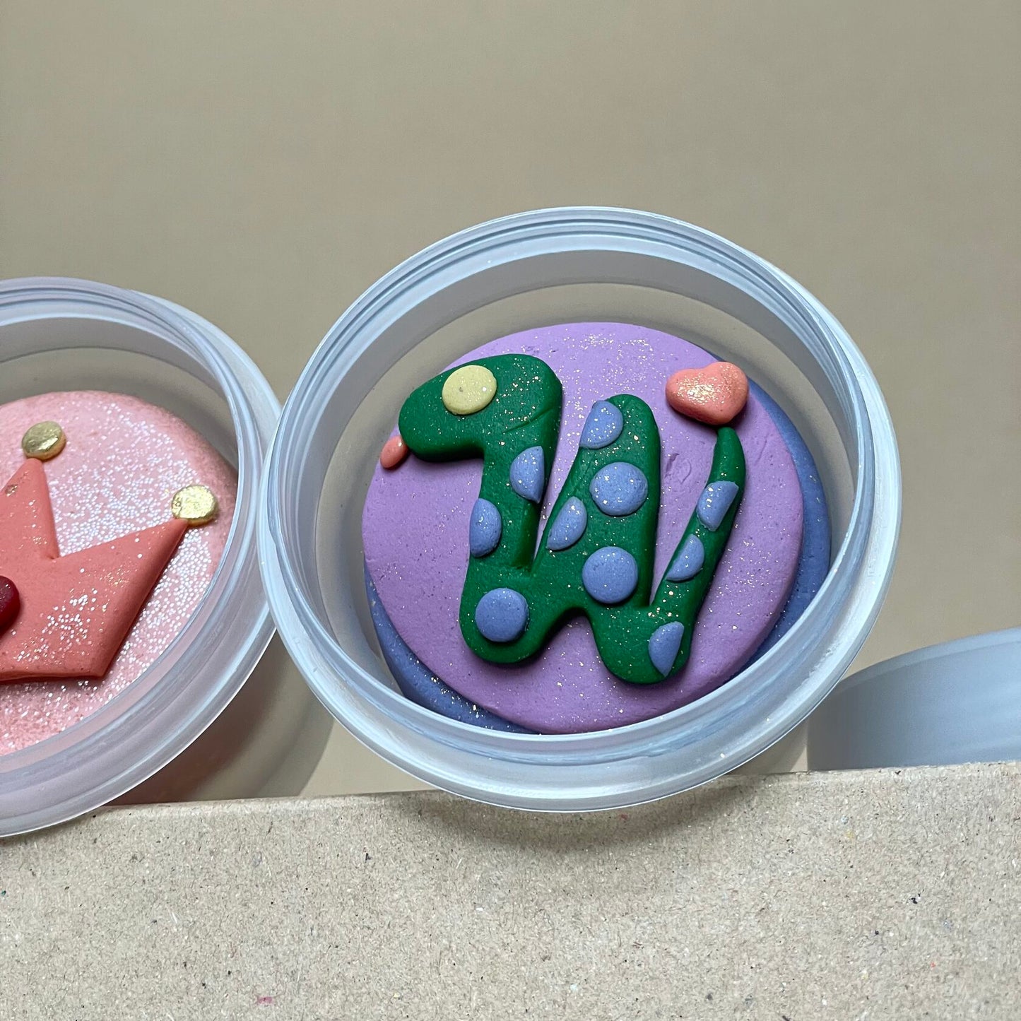 Noonchi Organic Play Dough – Farbe: VERY PERI PURPLE Snake(Bio-Knete)