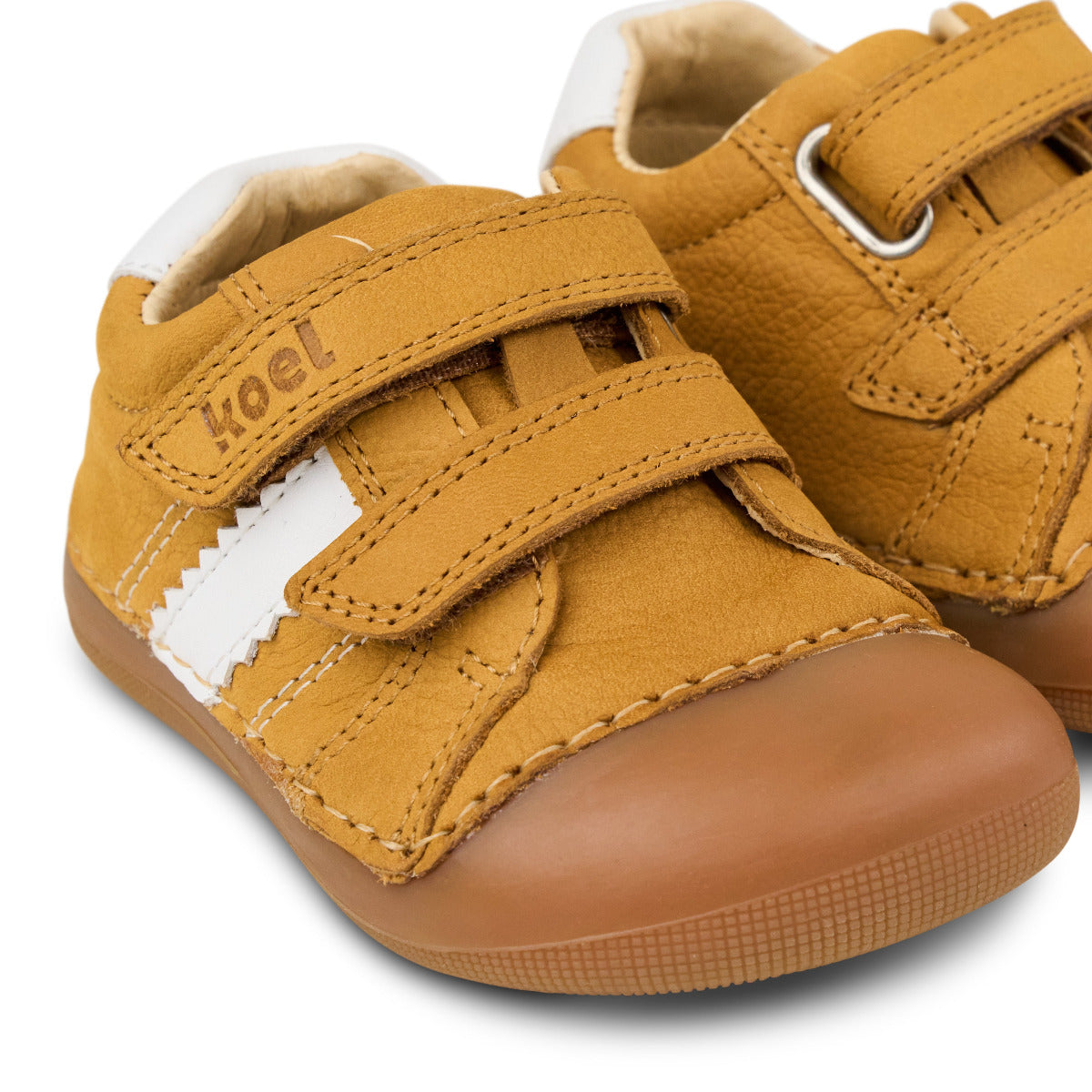 Koel Archie 3.0 Barfuß - Lauflernschuh für extra breite Füße mit hohen Spann in der Farbe cognac, Nahaufnahme