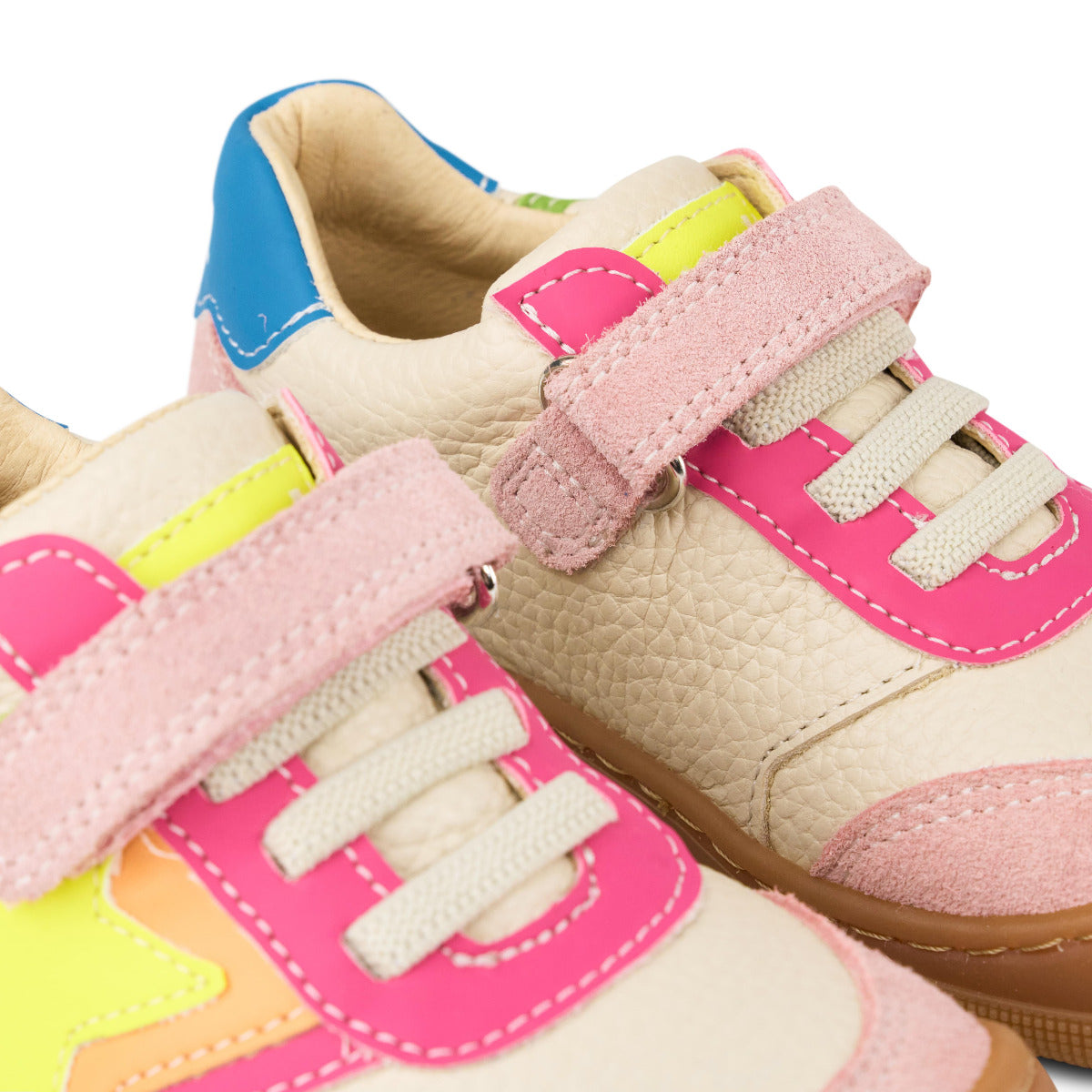 Koel KODY W in pink für extra breite Kinderfüße, Nahaufnahme