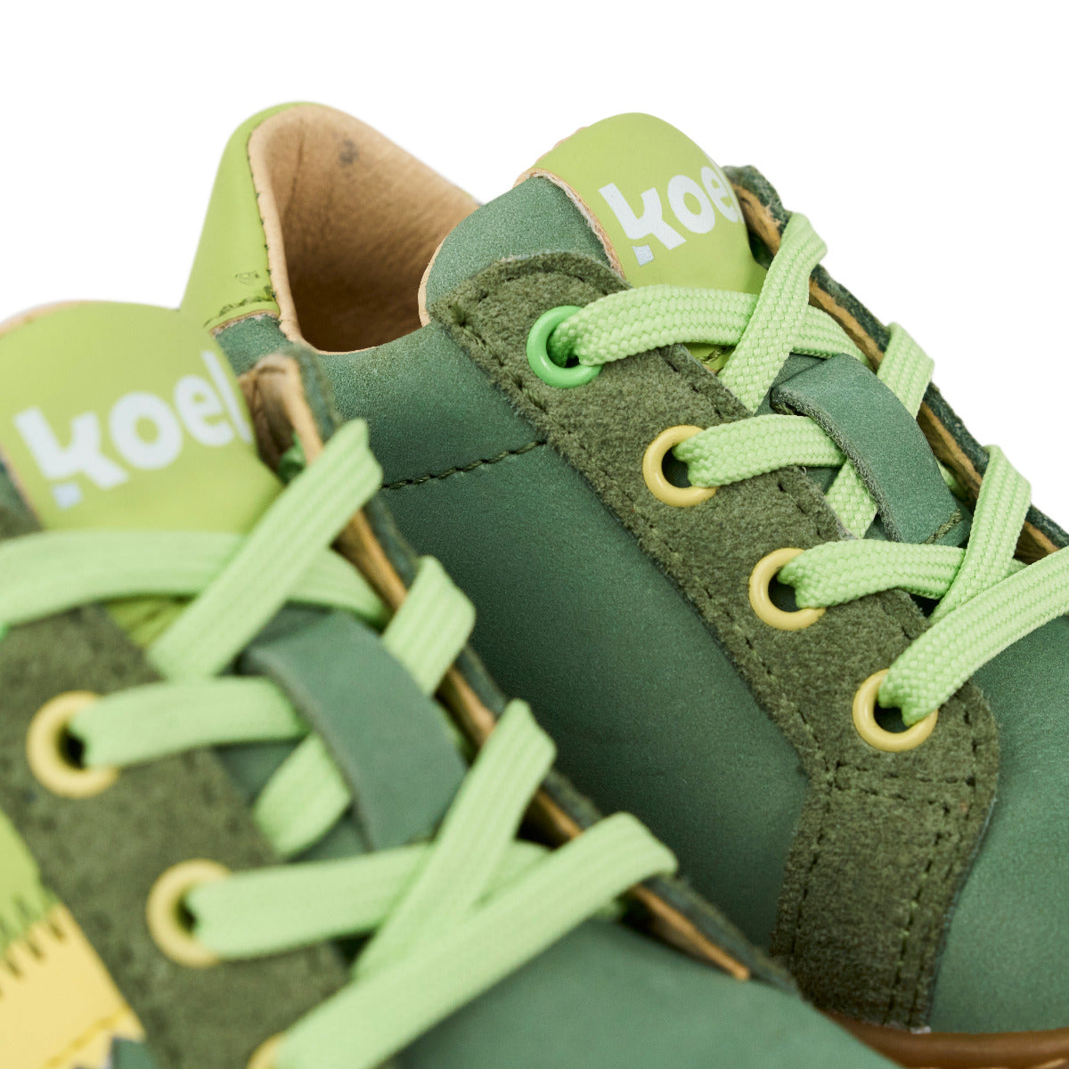 Koel Barfußsneaker für Laufanfänger in der Farbe oliv, Nahaufnahme