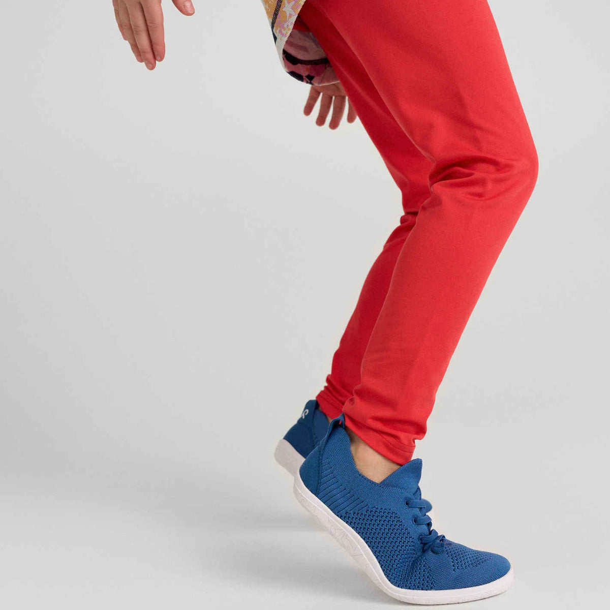 Reima Sommer Barfußschuh Astelu in blau, Werbefoto am Modell