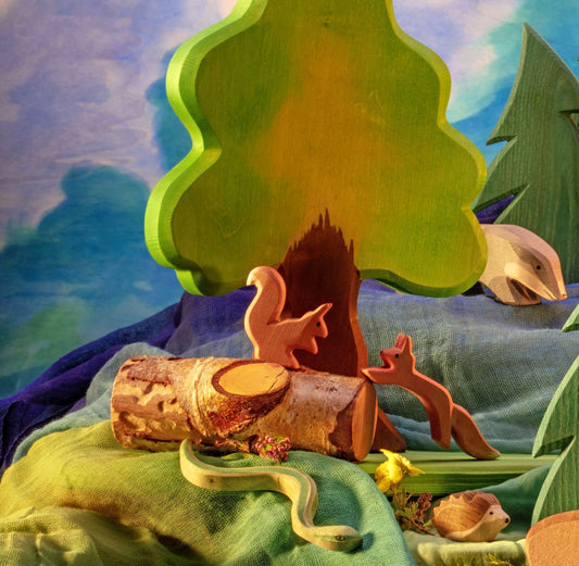 Eichhörnchen sitzend| Ostheimer