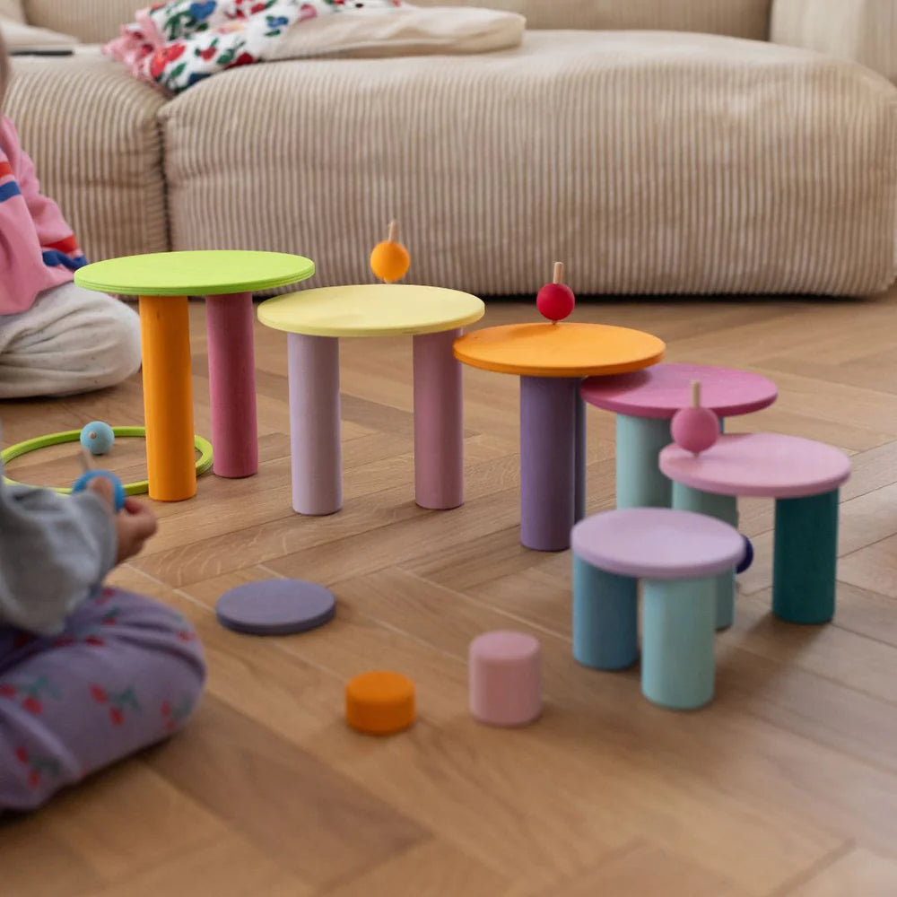 Kleine Kreisel in Regenbogenfarben | Grimms