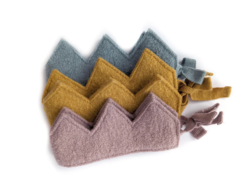 Handgefertigte Walk Krone für Kindergeburtstag: Nachhaltig, weich & vielseitig! Mauve | HALFEN