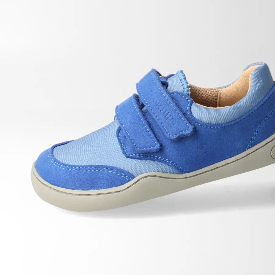 bLIFESTYLE krokodilSTYLE | Veganer Kinder-Barfuß-Sneaker in Seeblau, Nahaufnahme