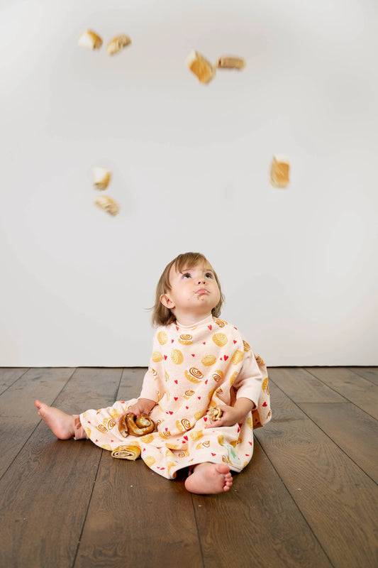 Limited Edition. Lätzchen "Boo" , Cinnamon Roll. Frottee. wasserdicht | Little Casimir