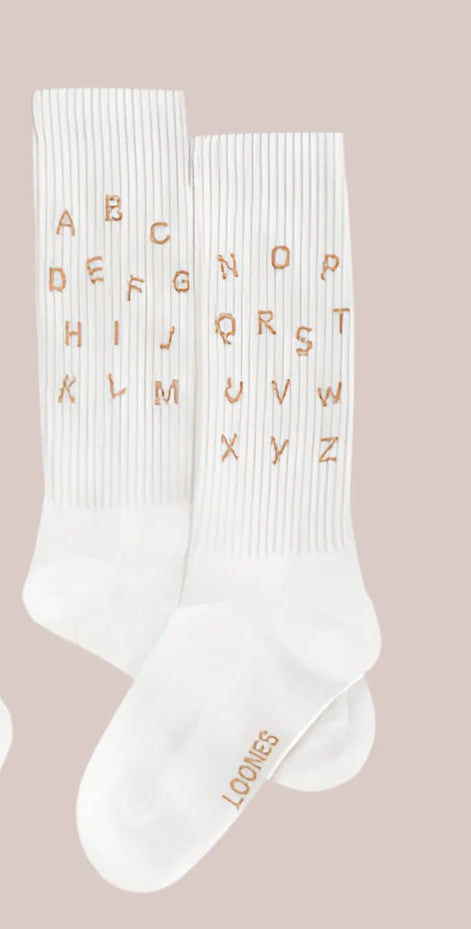 Schulkind Socken. Das ABC-Glitzer. Biobaumwolle | LOONES
