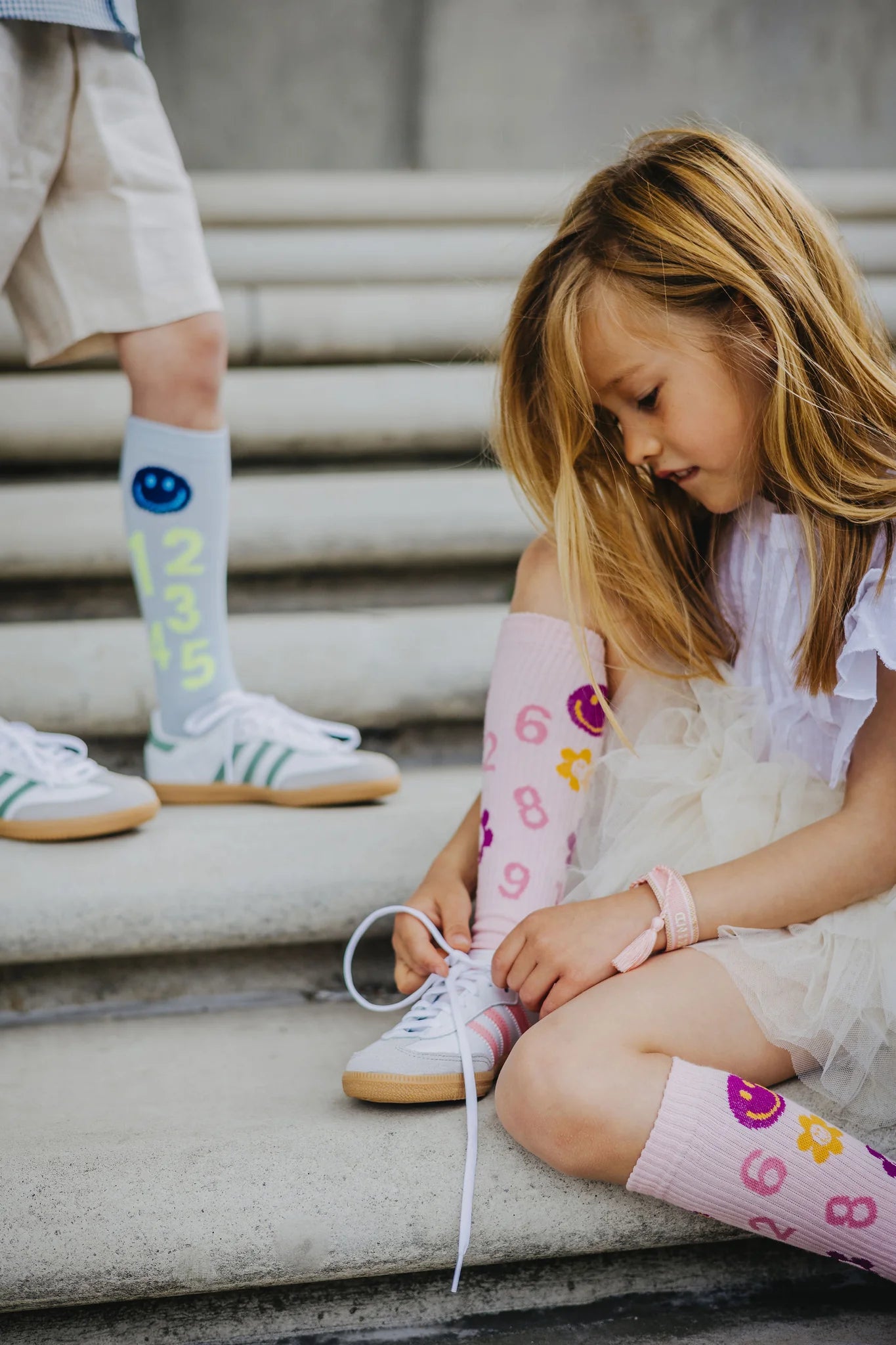 Schulkind Socken. Zahlen. rose. Biobaumwolle | LOONES