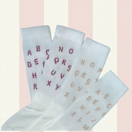 Schulkind Socken. Das ABC. Biobaumwolle | LOONES