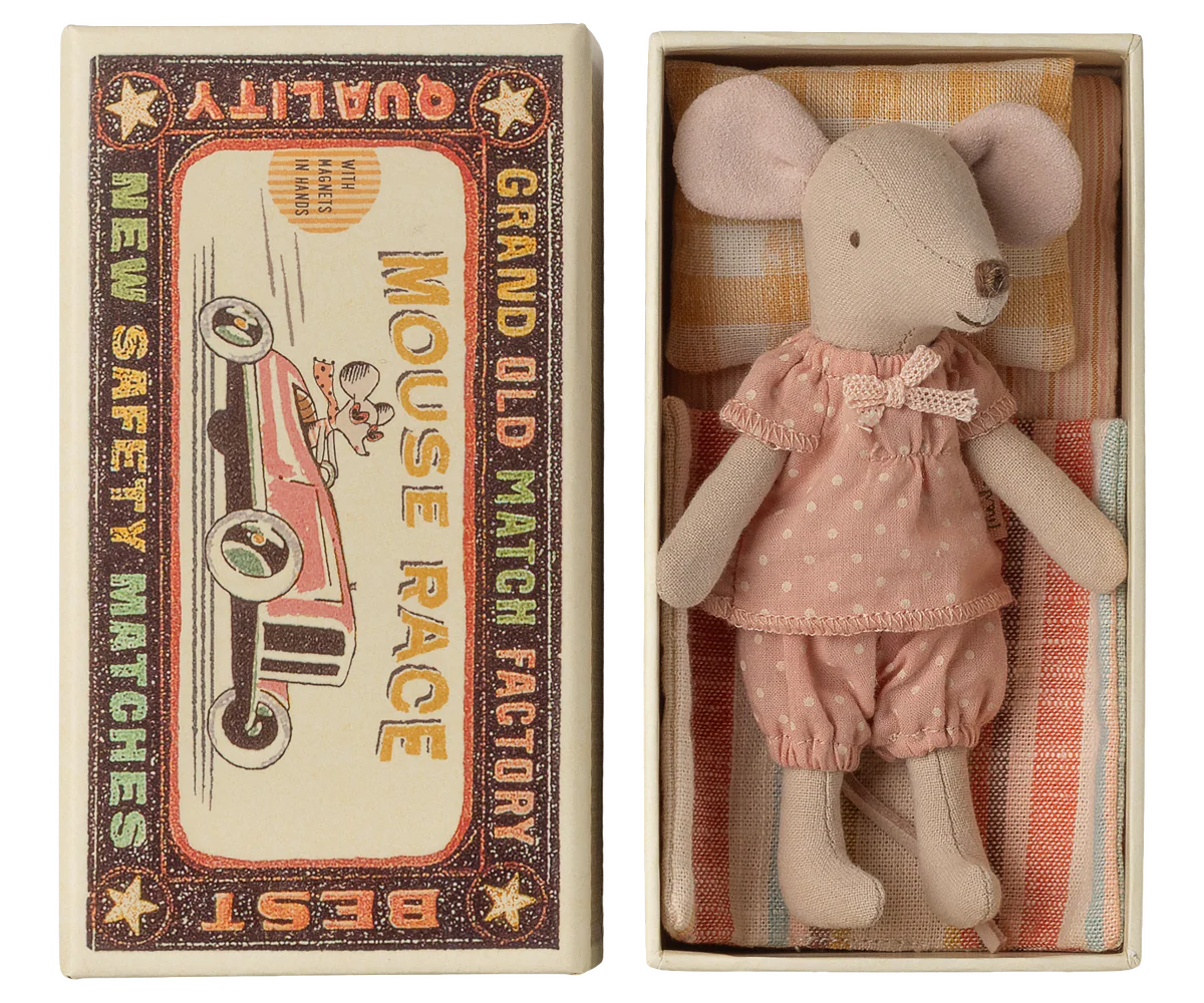Maileg Große Schwester Maus (17-6200-00) mit Magnet-Händen, in Streichholzschachtel-1