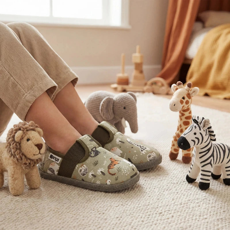 Beige-grüner Nanga Kinder Hausschuh Afrika mit Löwen und Giraffen Print