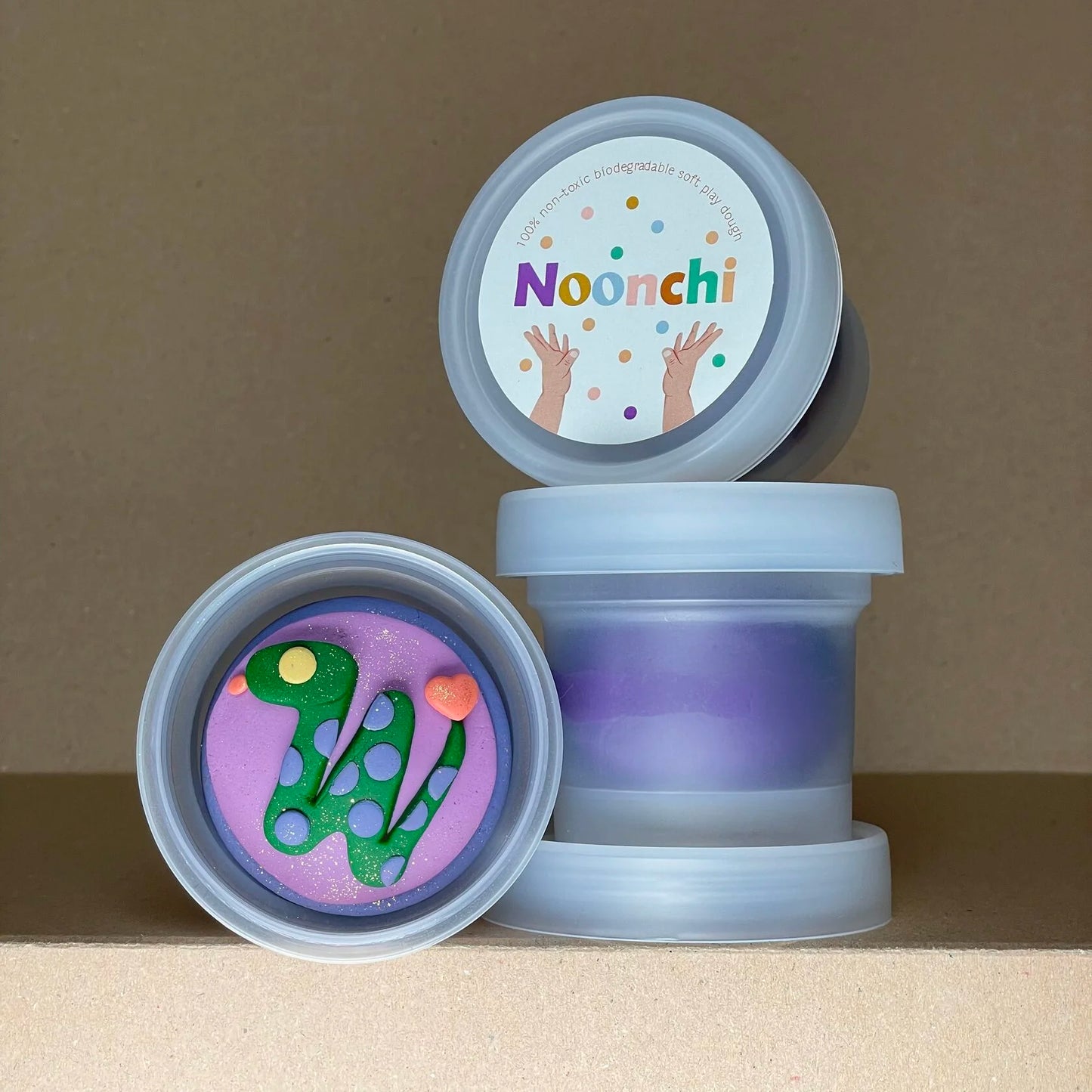 Noonchi Organic Play Dough – Farbe: VERY PERI PURPLE Snake(Bio-Knete)