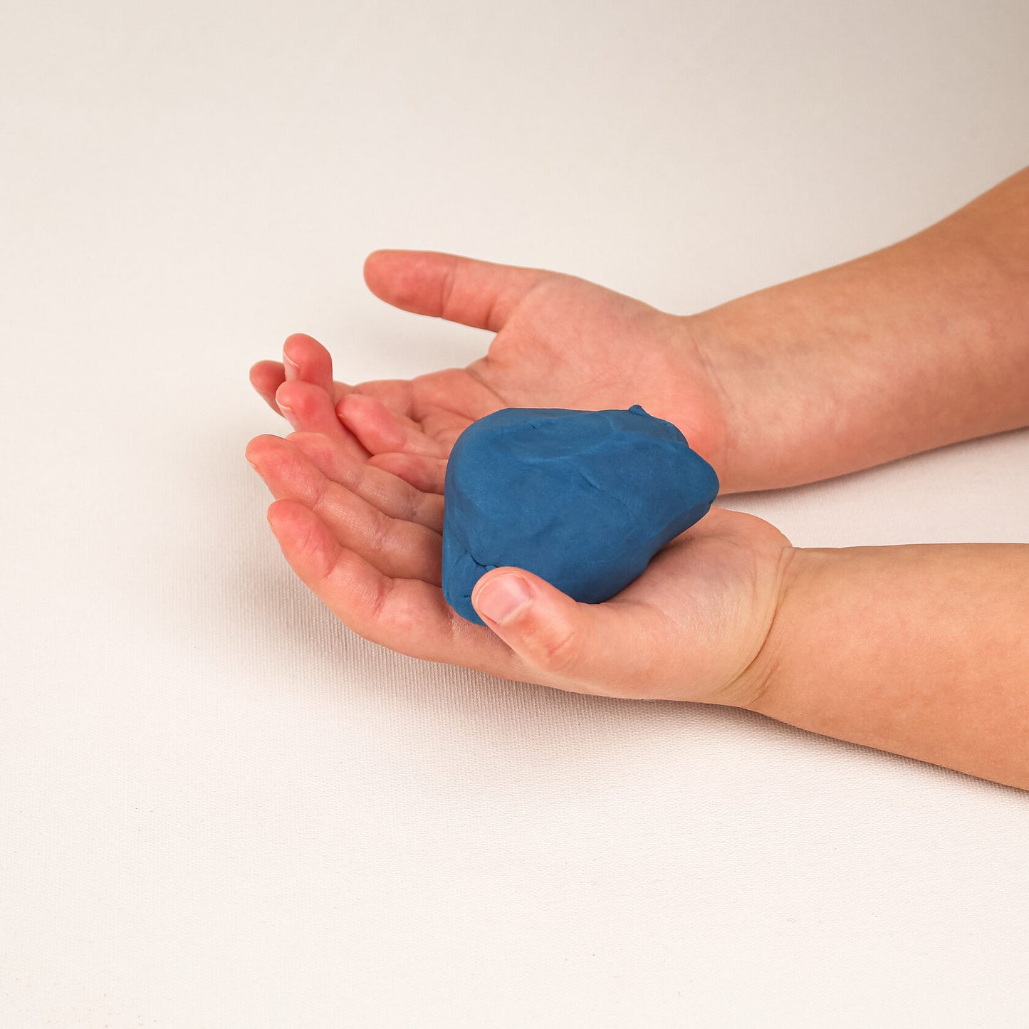 Noonchi Organics Bio-Knete – Farbe: Majorelle Blue