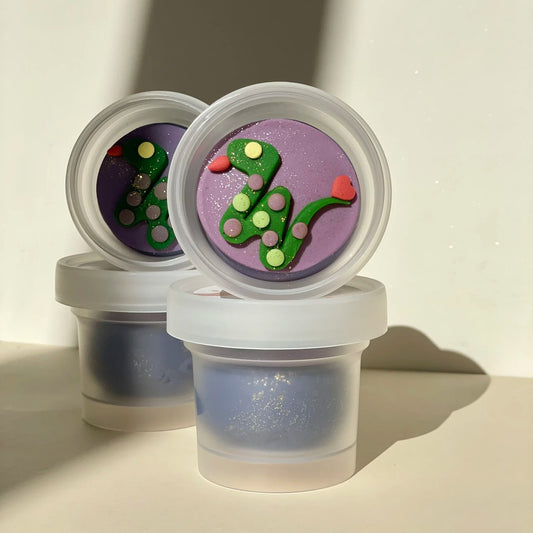 Noonchi Organic Play Dough – Farbe: VERY PERI PURPLE Snake(Bio-Knete)