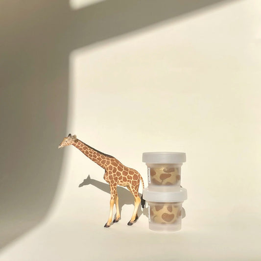 Noonchi Organics Bio-Knete – Farbe: Goodwin the Giraffe beige