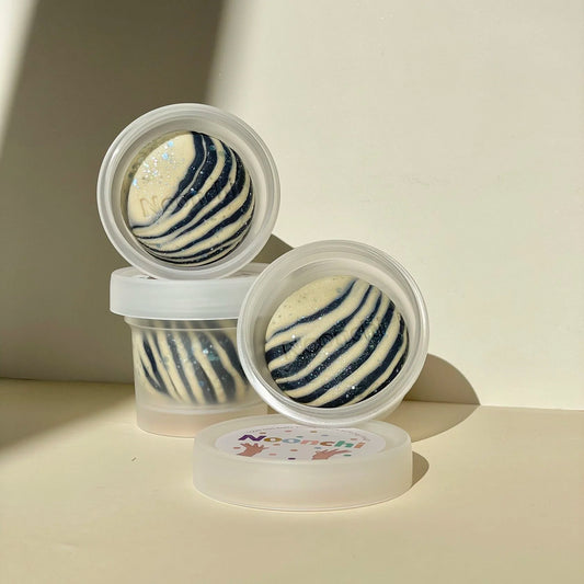Noonchi Organics Bio-Knete – Farbe: Suzy the Zebra grey
