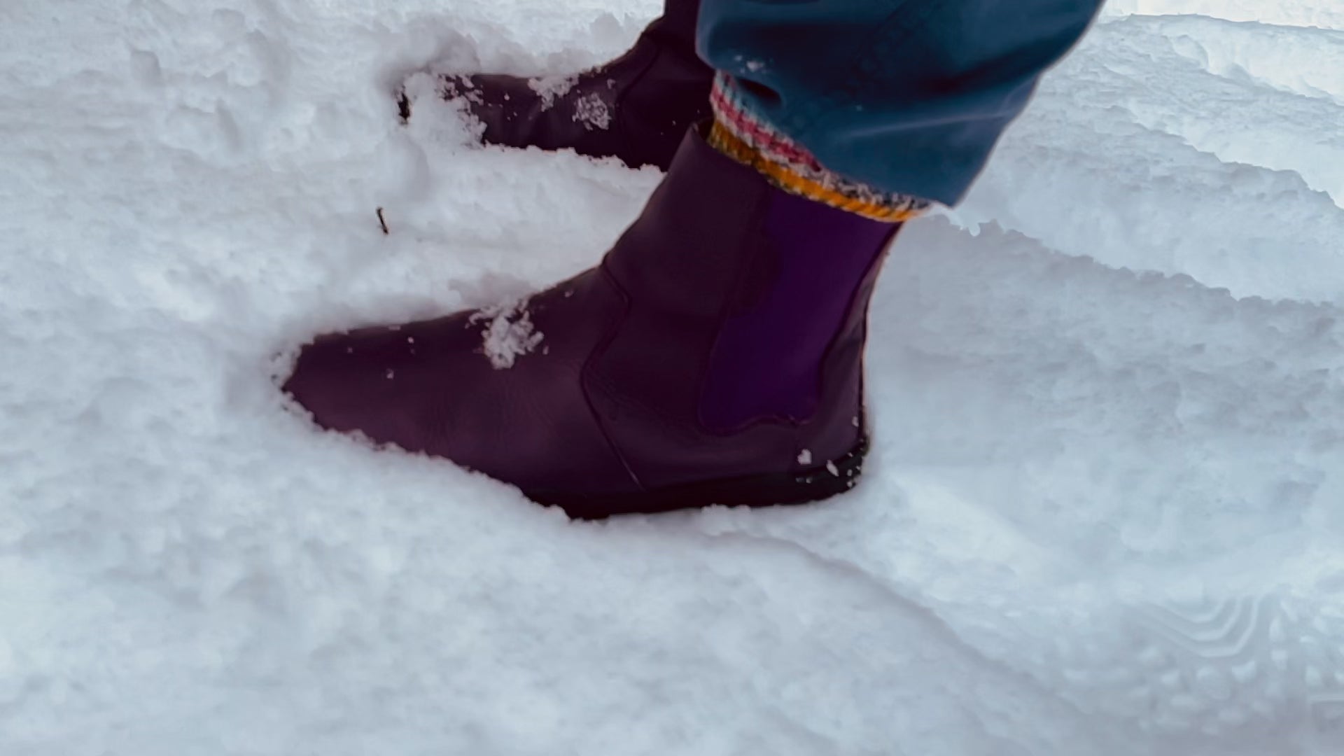 Video laden: Barfußschuhe von blifestyle im Schnee